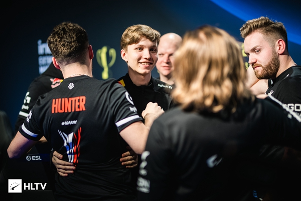 KT赛后群访 主教练：三个S12冠军选手很有热情，他们还有夺冠梦想